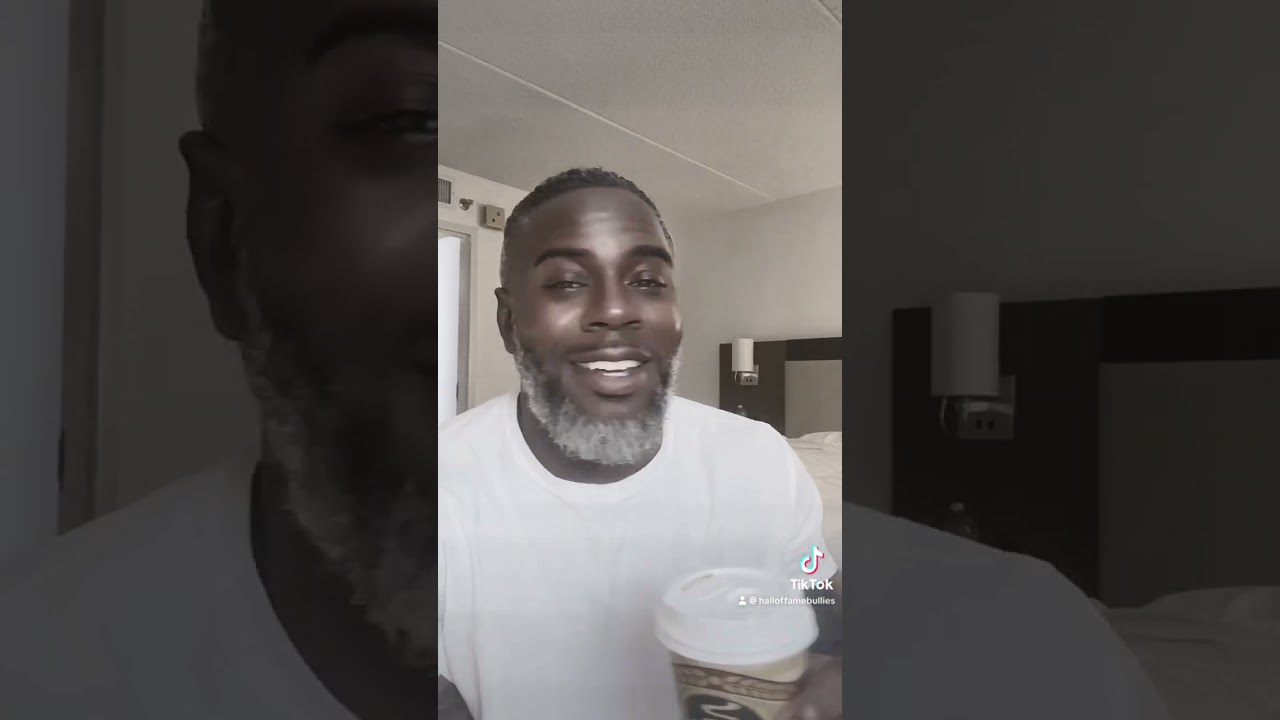 Просто выберите очень чистоплотную собаку, которая представляет породу по классификации ABKC💯