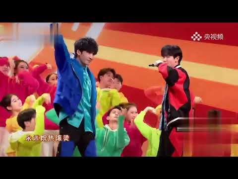 「大张伟&汪苏泷 ｜元宵晚会」有点甜，万事NICE + 万有引力 ！#汪苏泷 #大张伟 #元宵晚会