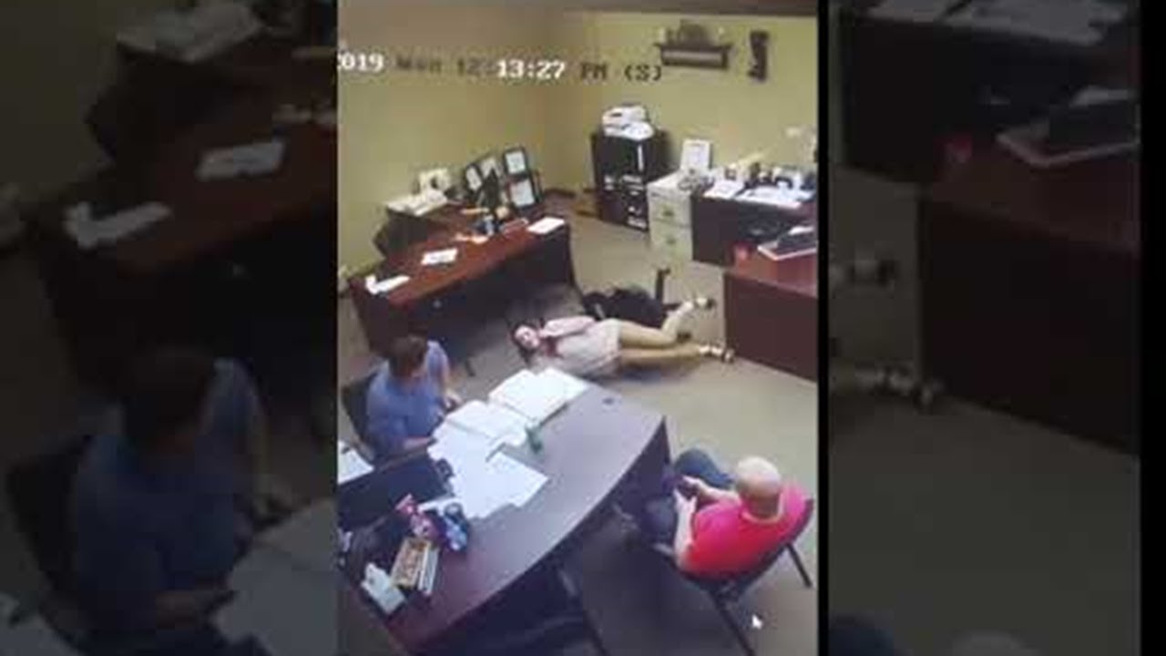 Co Worker Rolling Office Chair Tips Over || ViralHog