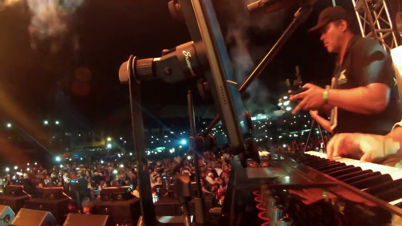 Lo que pasa - Beder Musicologo & Dkaicedo (live)