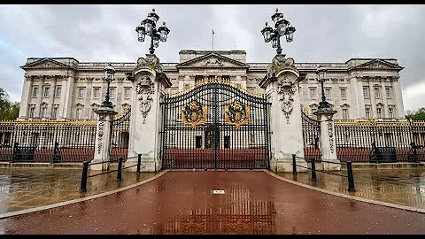 Quantas casas a rainha Elizabeth tem?