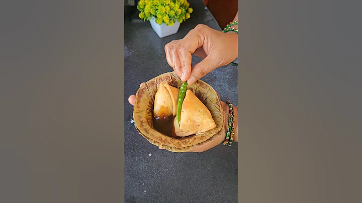 Samosa Recipe #viralvideo #shorts #shortvideo #samosa #eveningsnacks #food #foodies #cookingvlog thumbnail