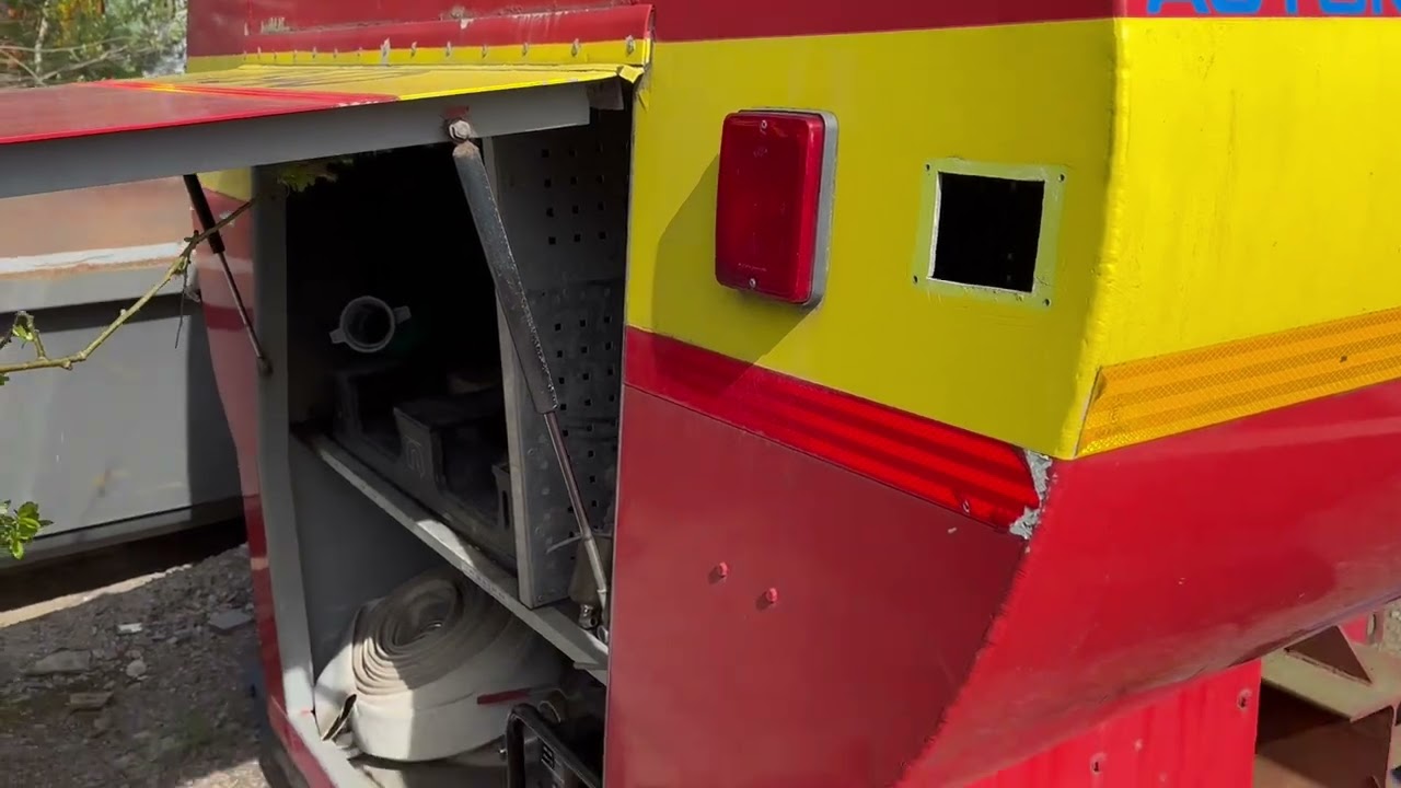 Vattentank 1000L på lastväxlarram - IMG_8838.mov