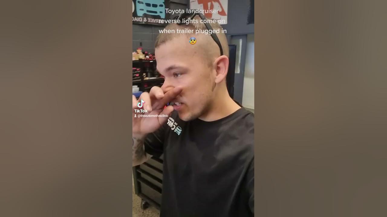 Toyota landcruiser reverse lights stay on when trailer plugged in 🤣👨‍💻