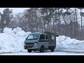 【車中泊】雪の壁に囲まれて、小さなトラックの荷台で快適な車中泊