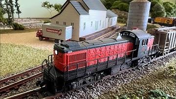 Operations on the N Scale 2x4 Pop up Layout - Atlas Alco RS1 New Haven
