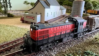 Operations on the N Scale 2x4 Pop-up Layout - Atlas Alco RS1 New Haven