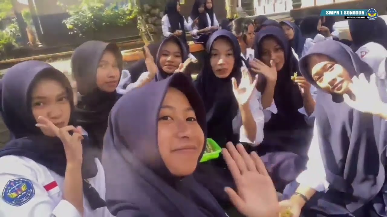 Proyek Budidaya Tanaman Menggunakan Media Hidroponik SMP Negeri 1 Songgon