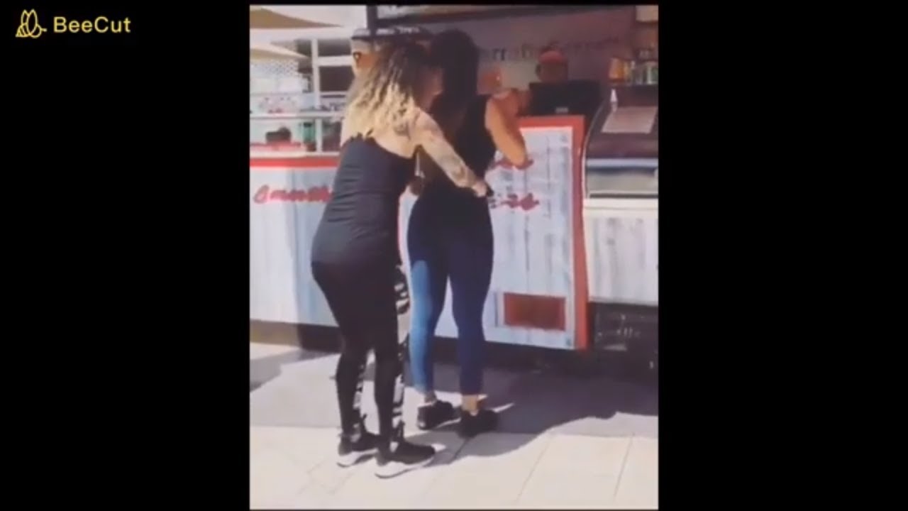 Mulher tira a calça da amiga - Woman takes a friend's pants off - YouTube
