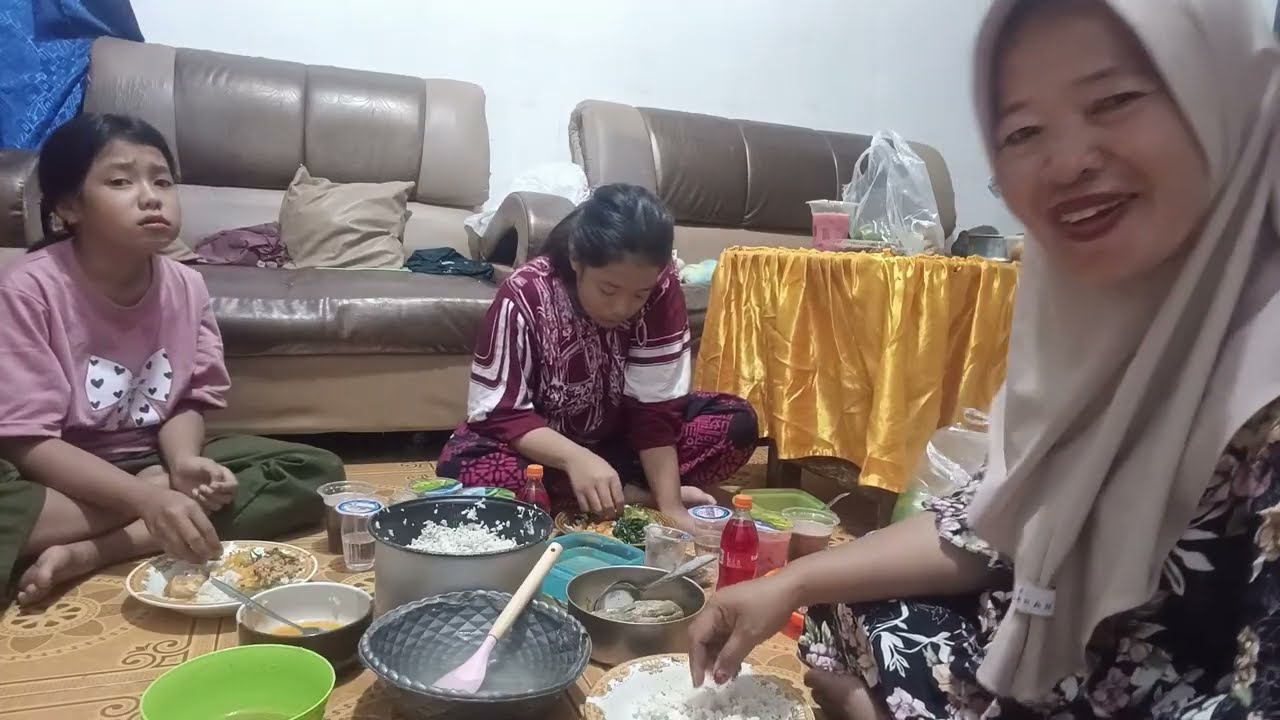 HARI PERTAMA PUASA ,SOREH" BERBURU TAKJIL DI PINGGIR JALAN,LANJUT BUKA PUASA DI RUMAH