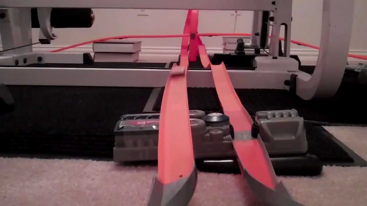 2,000 feet long toy car Hot Wheels Track,18 rooms long