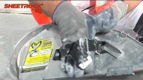 Using a "Banjo" drywall taping machine