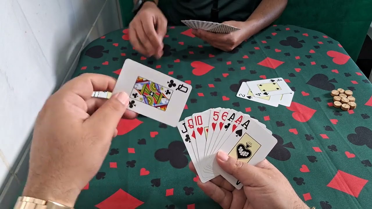 Jogando um baralho, cacheta.