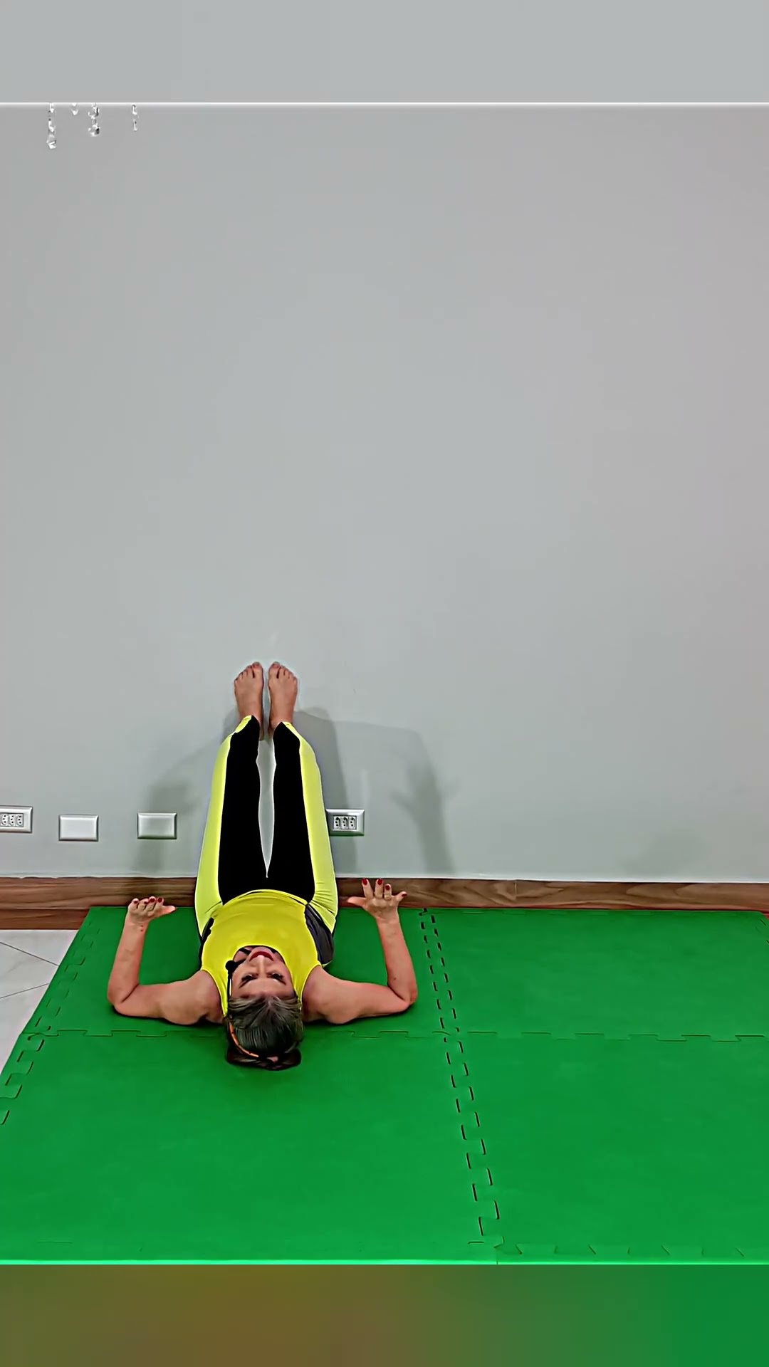 Parte 6 Treino de Pilates na Parede: Fortaleça e Alongue-se de Forma Diferente! ?️‍♀️?