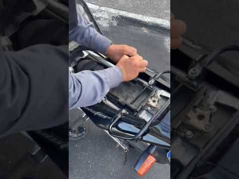 Arma escondia em baú de moto