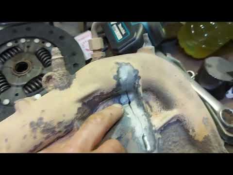 How to weld a cast iron manifold and unscrew broken parts.