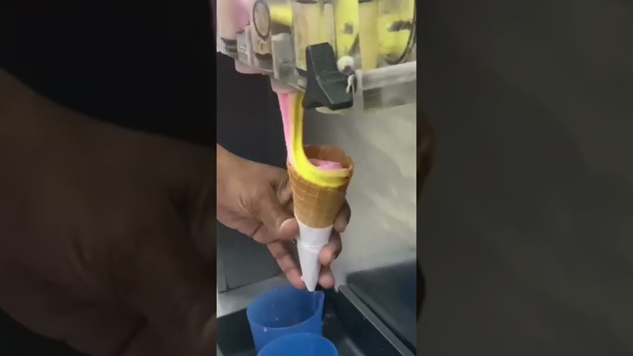 Soft ice Cream Live Counter At Breach Candy 🤩😋🤤 || A Must Try👌🏻|| ₹160 Only 