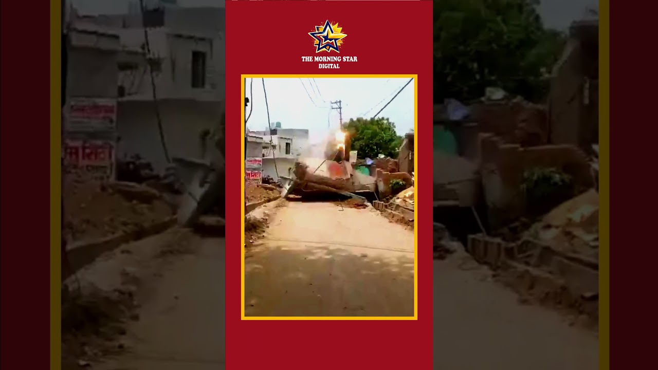 Greater Noida में नाला खुदाई के दौरान ढहा मकान | Viral Video #shorts