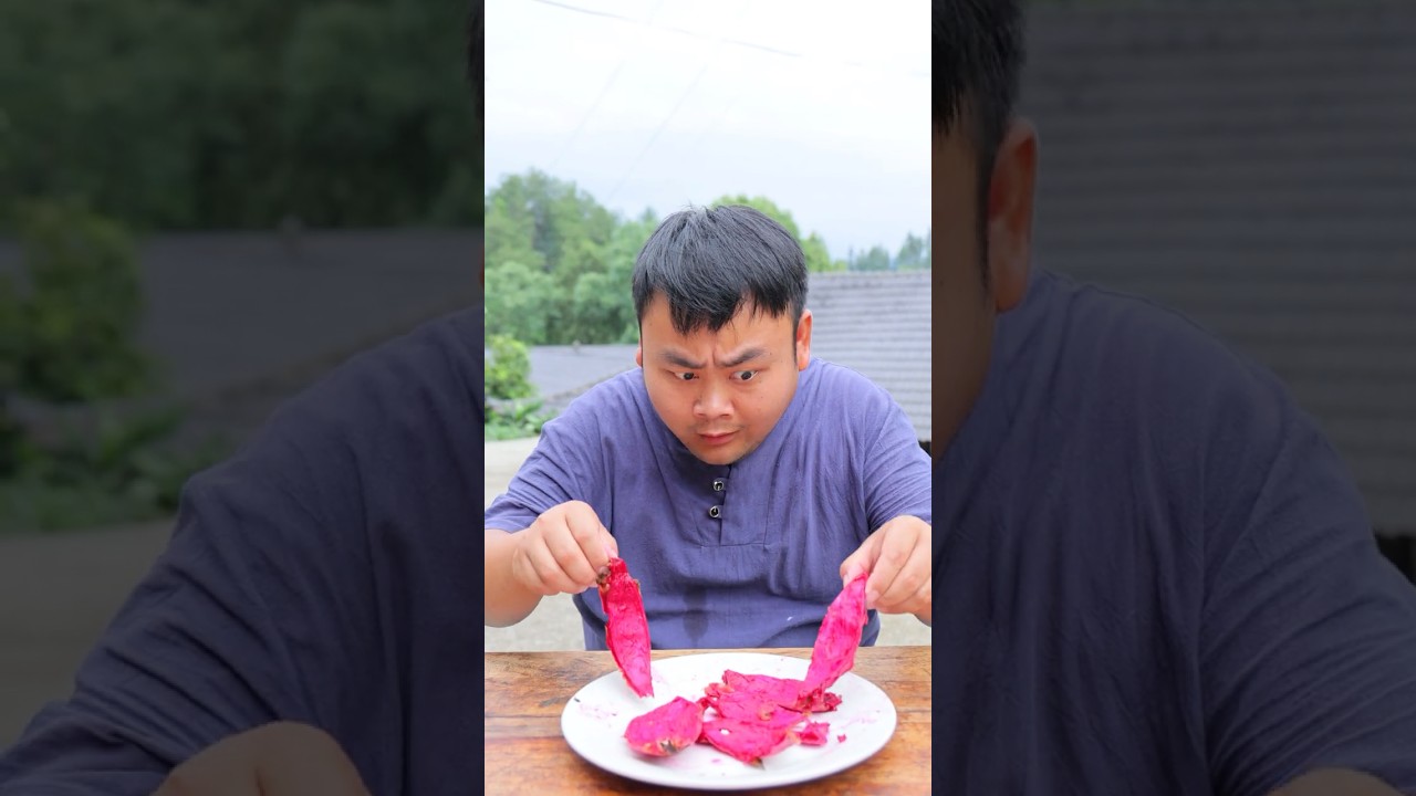 Ermao is so good at sneaking food #funny #mukbang
