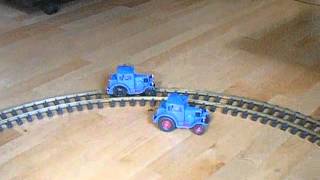 SIKU-Lanz Eil-Bulldog auf Schienen