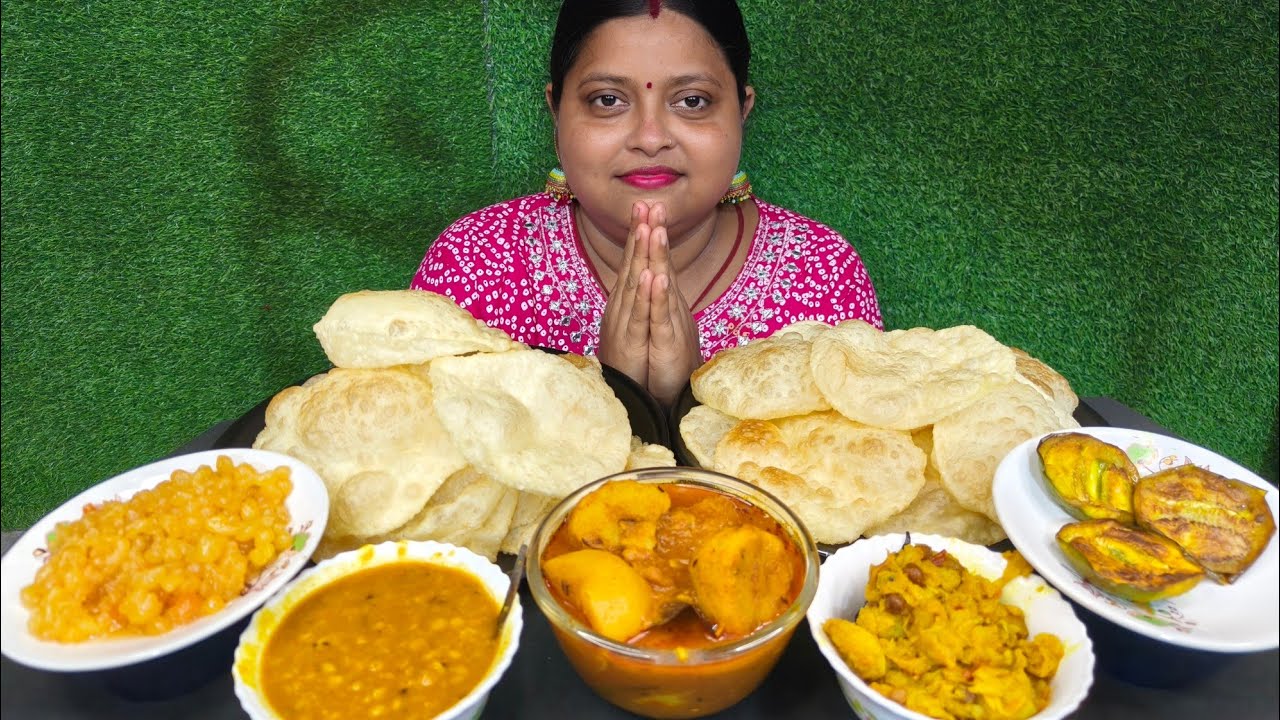 SASTIR SPECIAL  LUNCH LUCHI / PURI ALUR DUM CHOLAR DAL BAGUN VAJA BADHA KOPIR TORKARI BODE EATING 