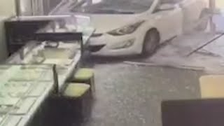 Video shows thieves crash through jewelry store, assault clerk | NewsNation Now