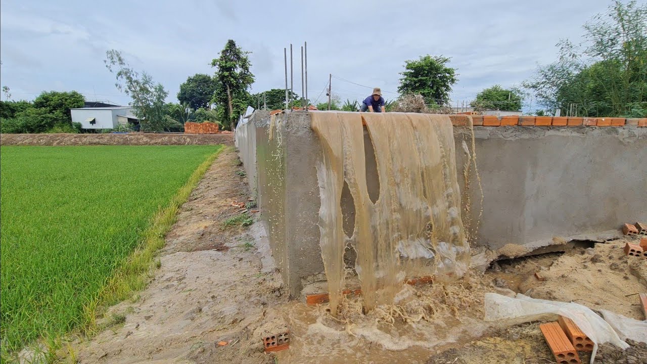 Quá trình bơm 2 xà lan cát vàng Campuchia san lấp nền nhà/Pumping 2 barges of yellow sand