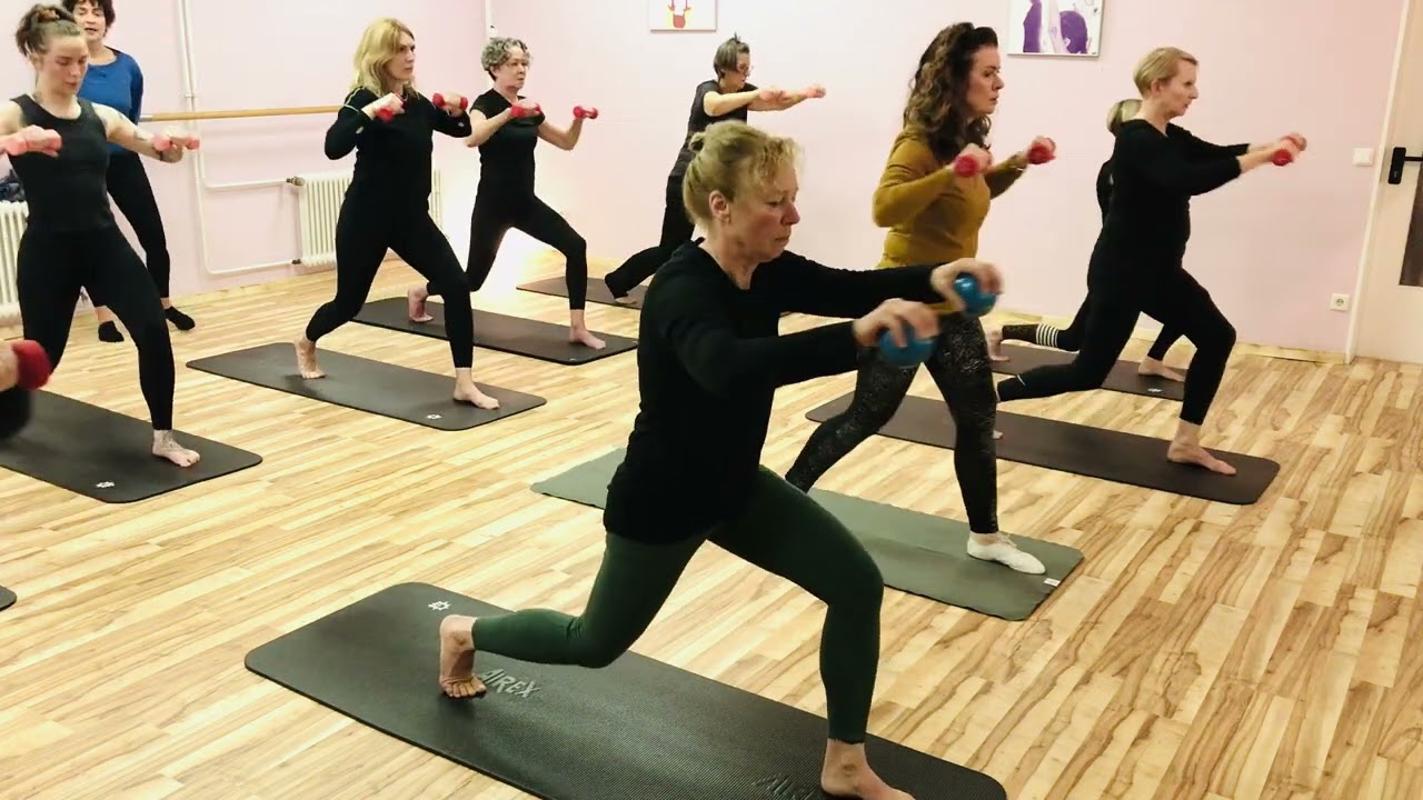 Pilates mit Handgewichten