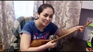 Песенный марафон, #казахиОмскапоют свои любимые казахские песни. Алма Мусайбекова играет на домбре