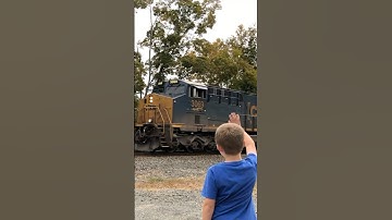 TRAIN TRACKER    #1   CSX FRIEGHT TRAIN