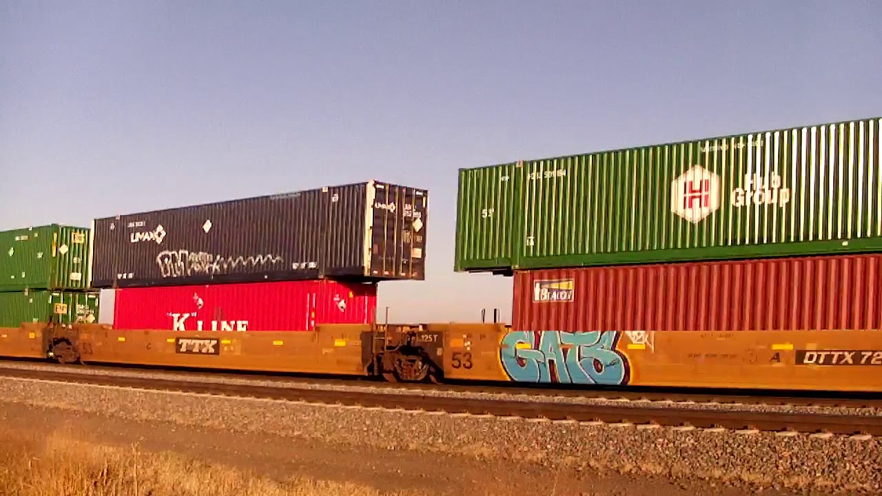 UP WB STACKS&TRAILERS KEARNEY, NE 10 14 16 UP 8110 UP 8444 UP 4960