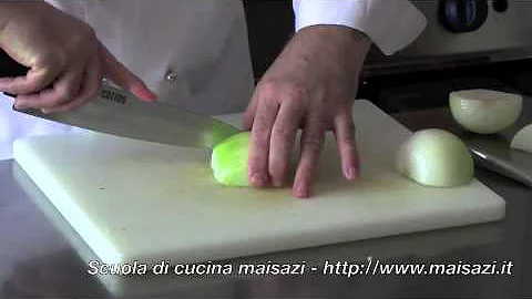 Scuola di cucina: come tritare la cipolla con un t...