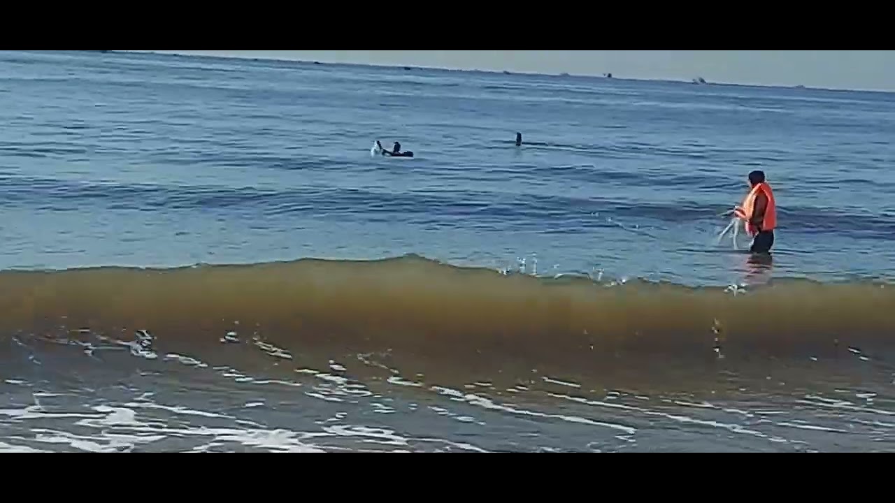 Cuối tuần hết mưa bão mấy anh em xuống biển thả lưới giăng cá