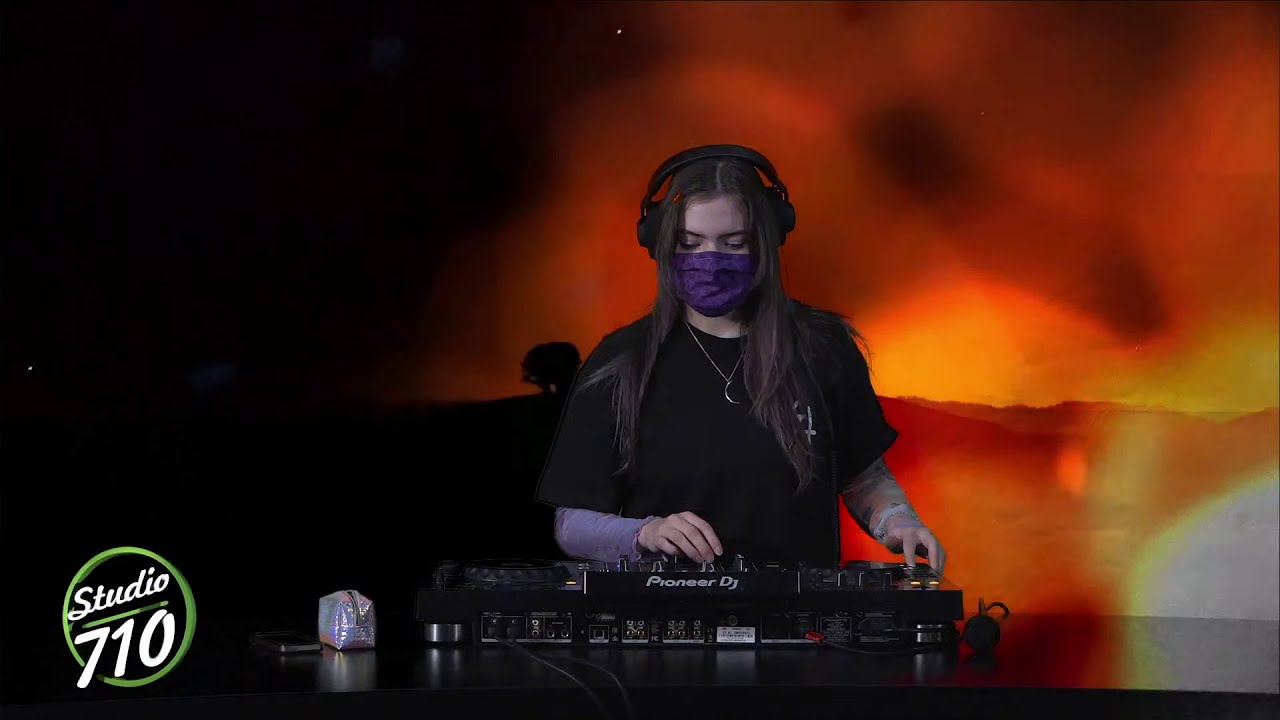 Loup LIVE @ Studio710