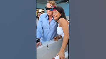 😎Axl Rose Personally Approaches His Fans #gunsnroses #rock #classicrock #gnr #dontcry #fans