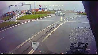 Vybrždění, vytlačení, děda ve felicii v protisměru a salto přes auto - Mix 288.