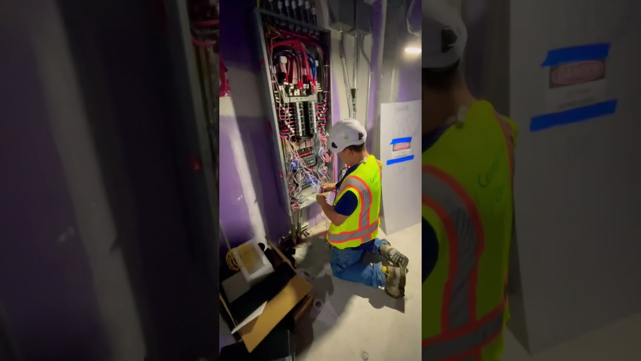 NYC electrician 400AMPS,setting the CT panel and donuts safety always first ⚡️🚧🦺👷‍♂️😎🔥