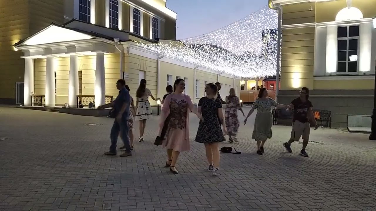 25.08.2022 Клуб Исторических танцев"Pas de Cote"  во дворе Синара Центра / Вальс Жизнь художника /