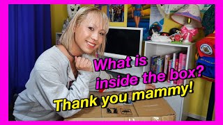 実家から大きいダンボールが届いた ❤️😂🌈 中身はなあに？