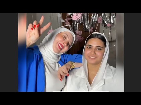 العروسه اللى حماتها حجزتلها وكانوا الاتنين بيحجزوا فى نفس الوقت عايزه هايلايتر يبان من اخر القاعه