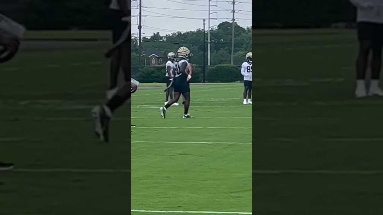 MICHAEL THOMAS AND DEREK CARR PUTTING IN WORK TODAY AT SAINTS CAMP