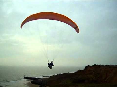 Paragliding Walton on the Naze.wmv