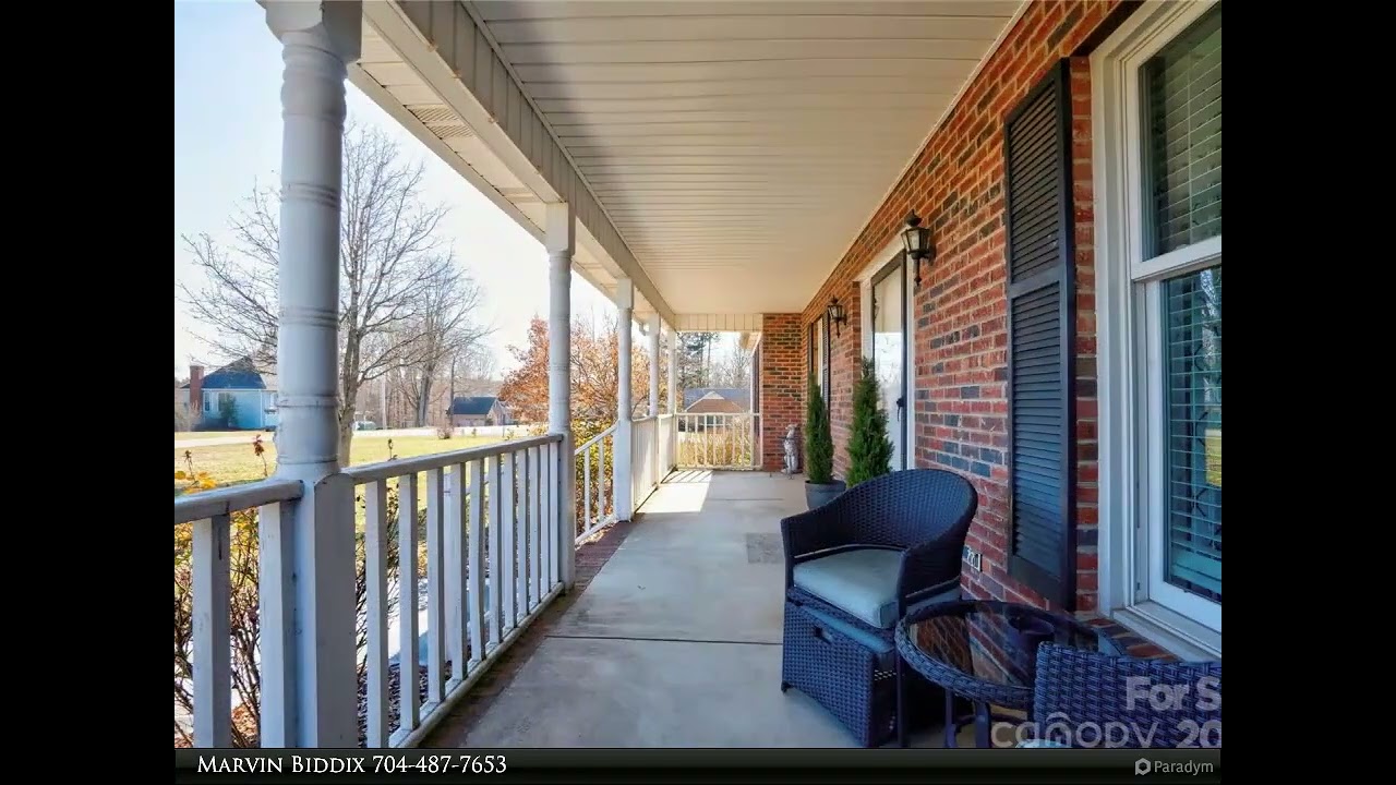 RE/MAX Select - 116 Country Creek Drive