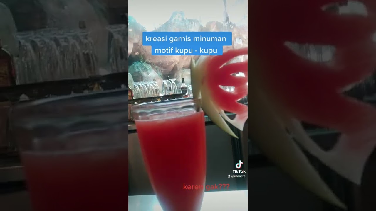 mocktail garnish motif butterfly.