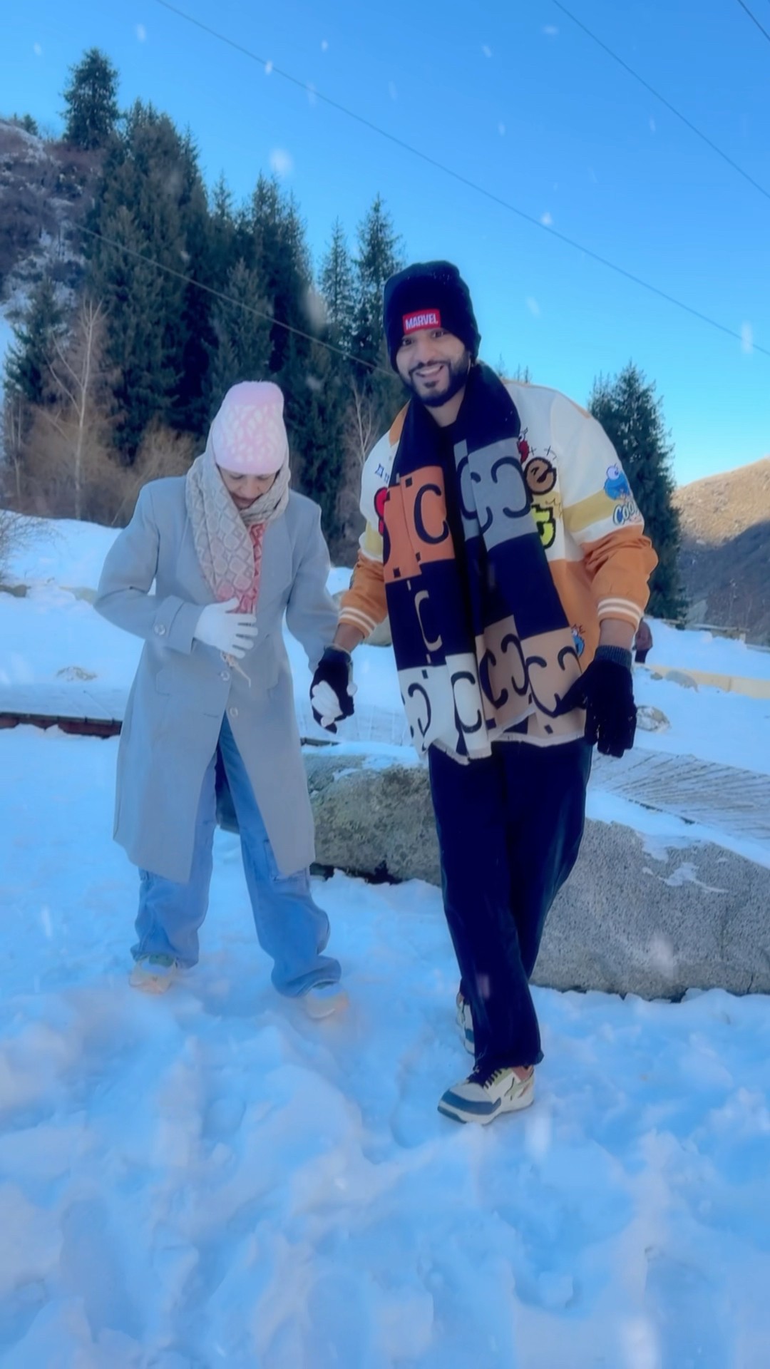 @FukraInsaan with his family in snow .. #tururuu #fukrainsaan #dimplemalhanvlogs