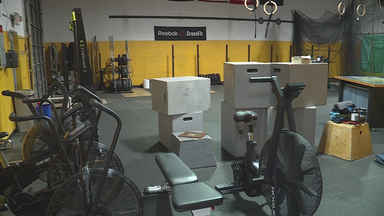 St. Louis County gym owner says his business is essential and should reopen - YouTube