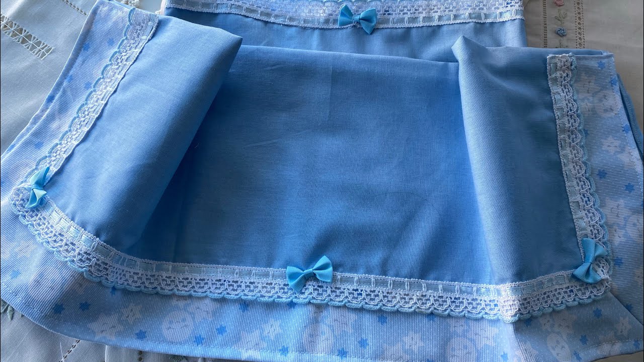 Il lenzuolo per carrozzina con federa e sotto.Il baule della nonna