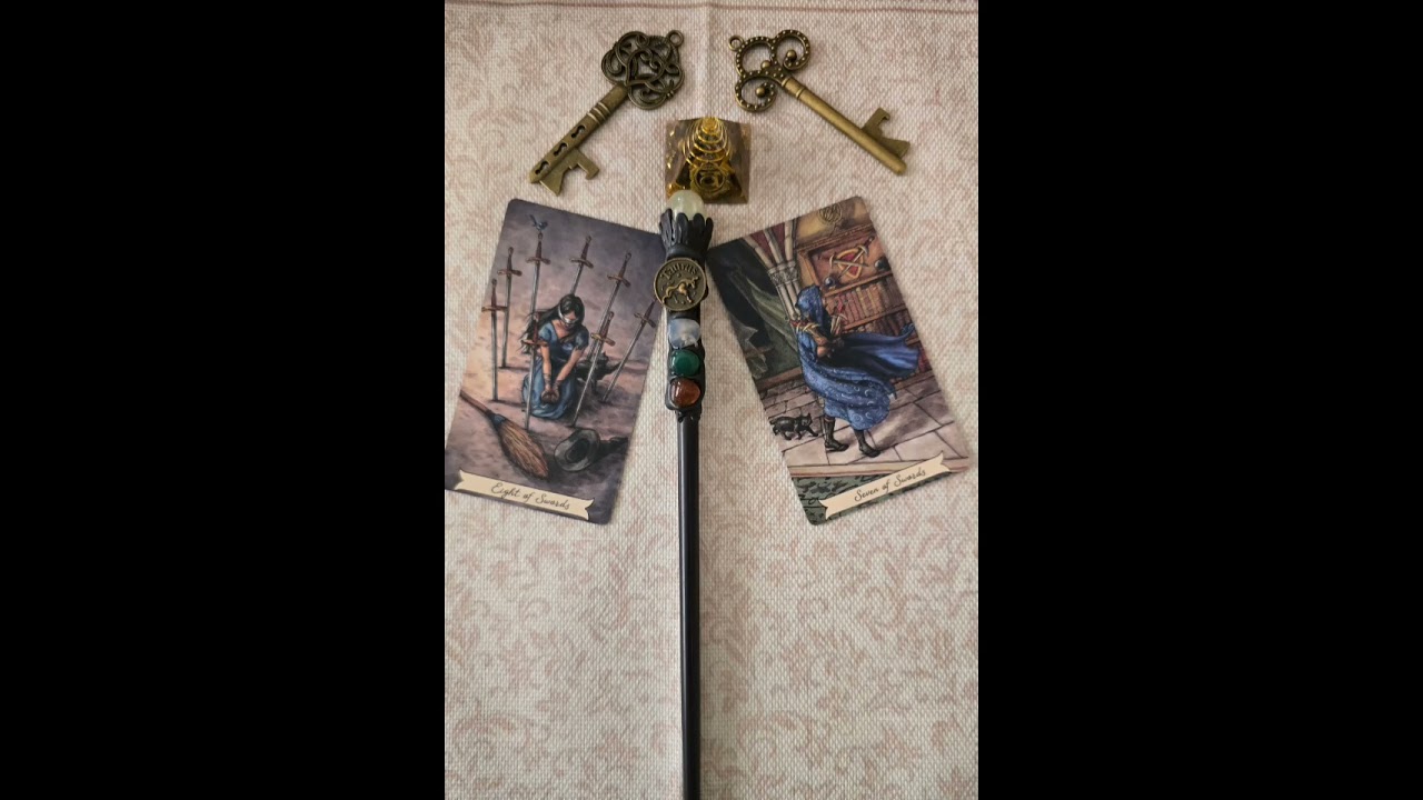 بين التمسّك والحبس .. قراءة طاقية عاطفية