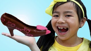 Desafío de Dulces y Chocolate con Jannie y Alex | Caramelos Comestibles Reales Vs Falsos para Niños