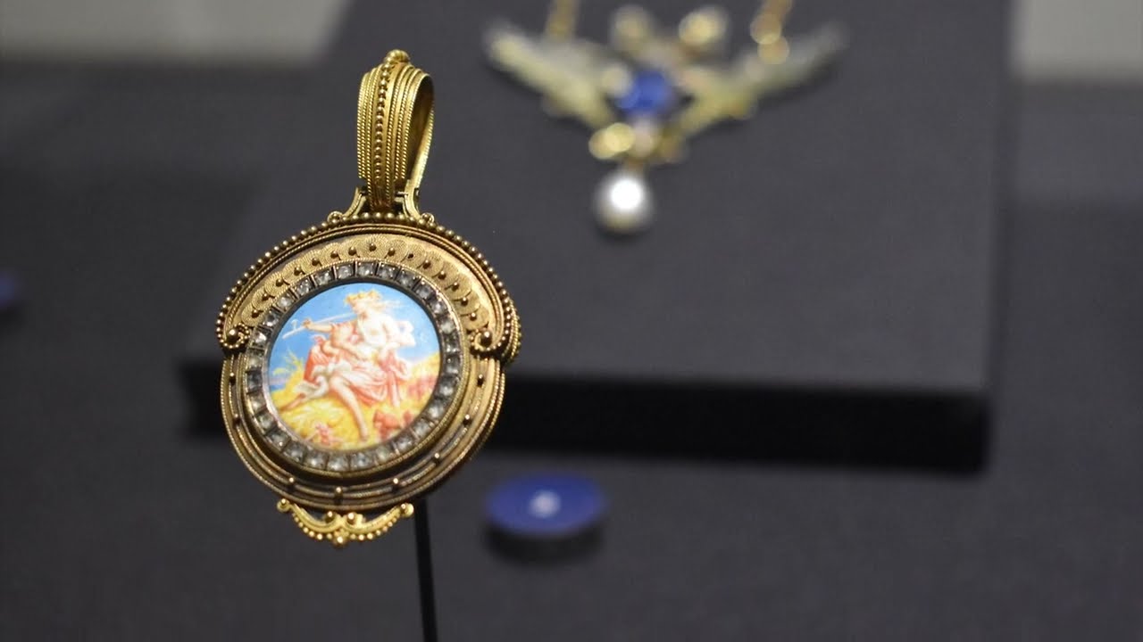 Chicago Collects: Jewelry In Perspective at the Muskegon Museum of Art